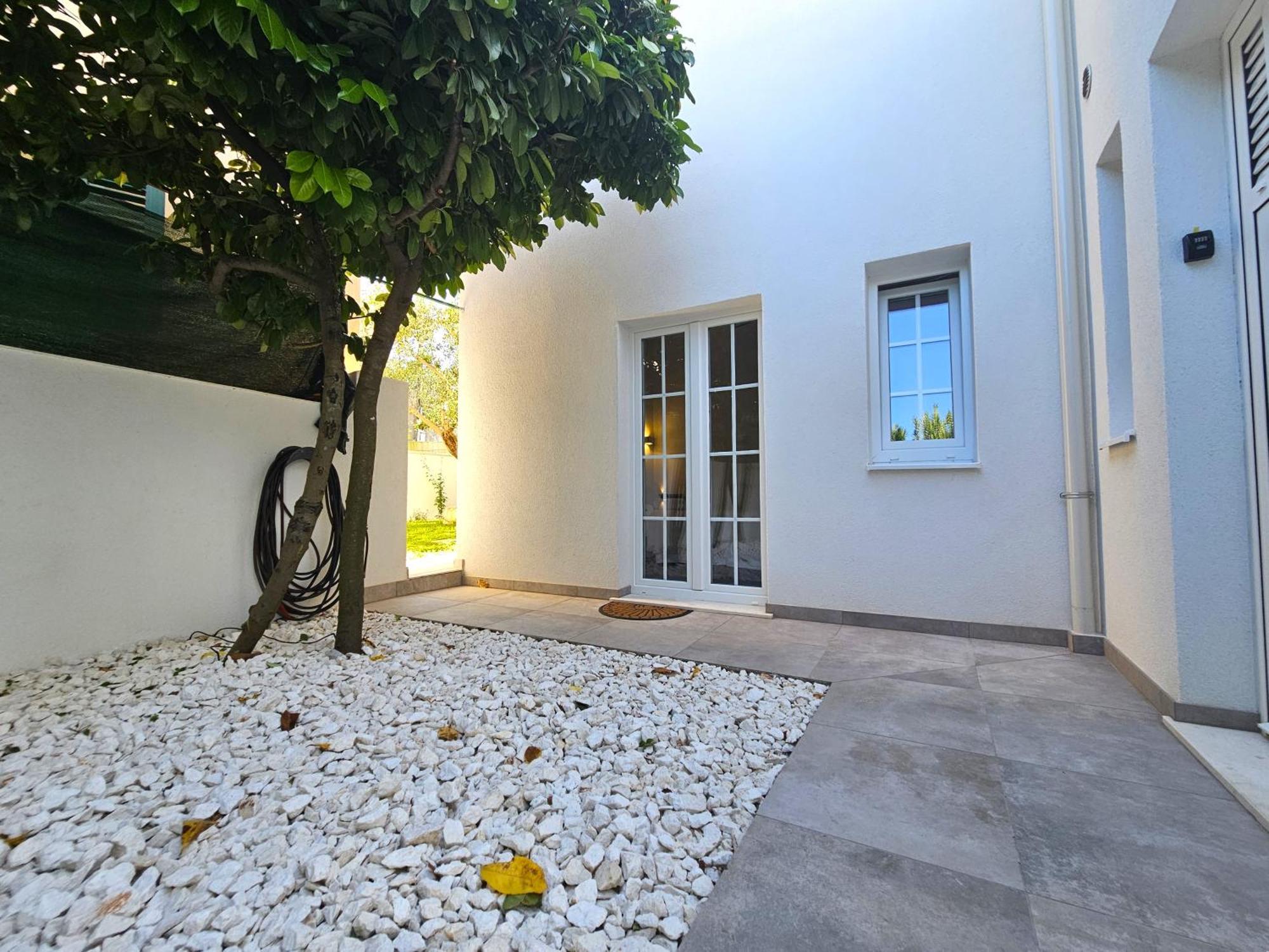 The Three Flowers Pool House تروغير المظهر الخارجي الصورة