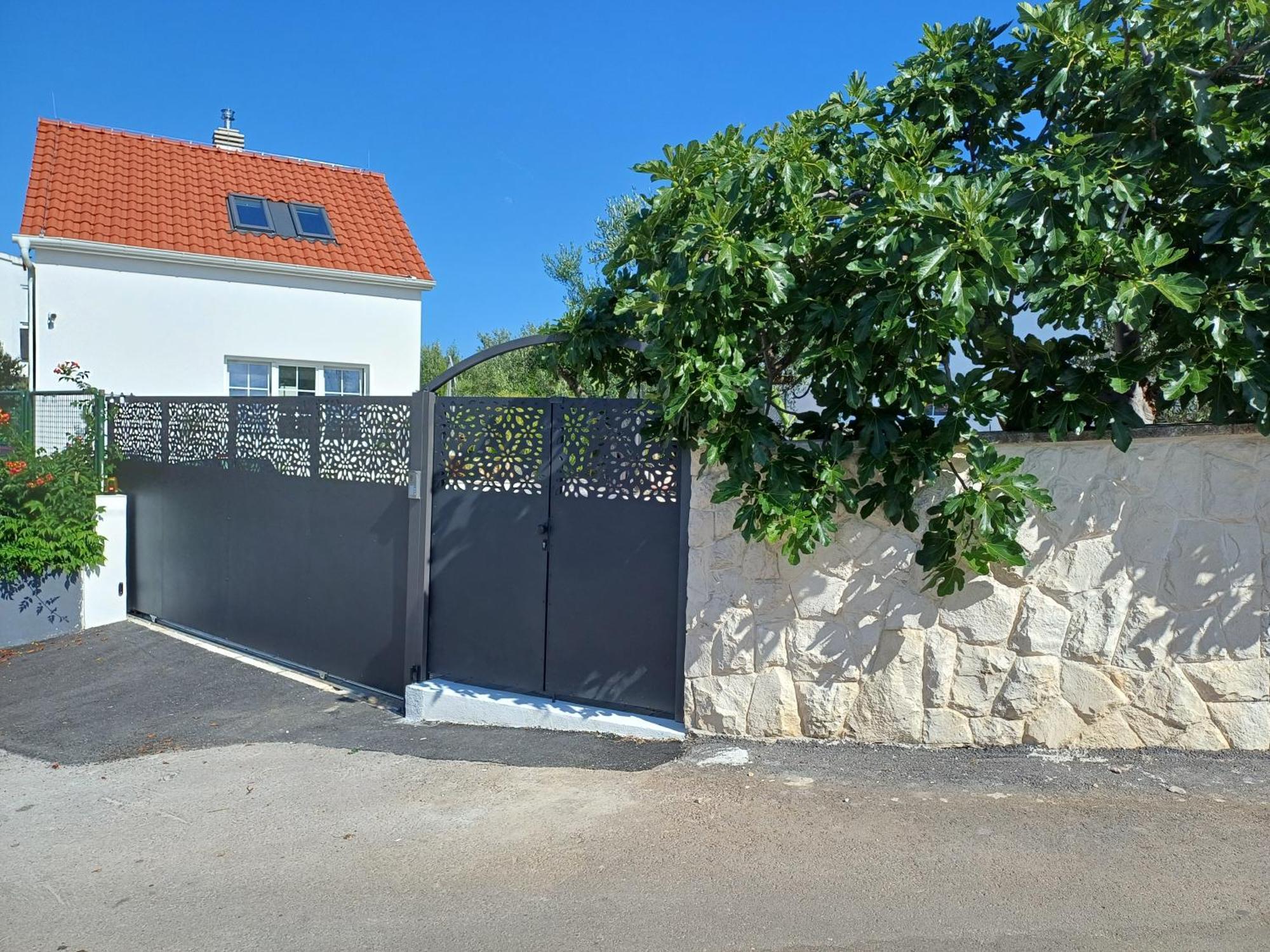The Three Flowers Pool House تروغير المظهر الخارجي الصورة