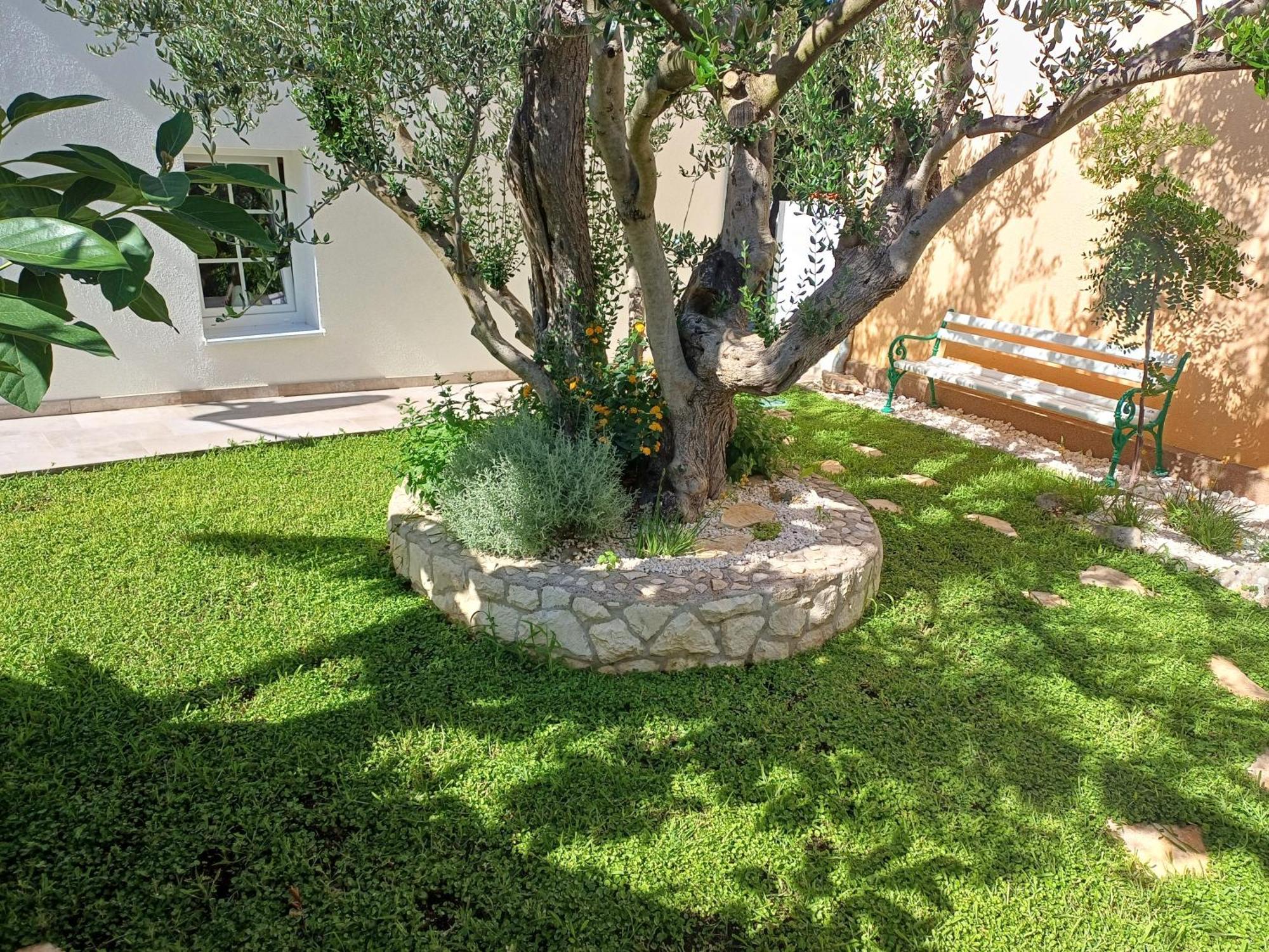 The Three Flowers Pool House تروغير المظهر الخارجي الصورة